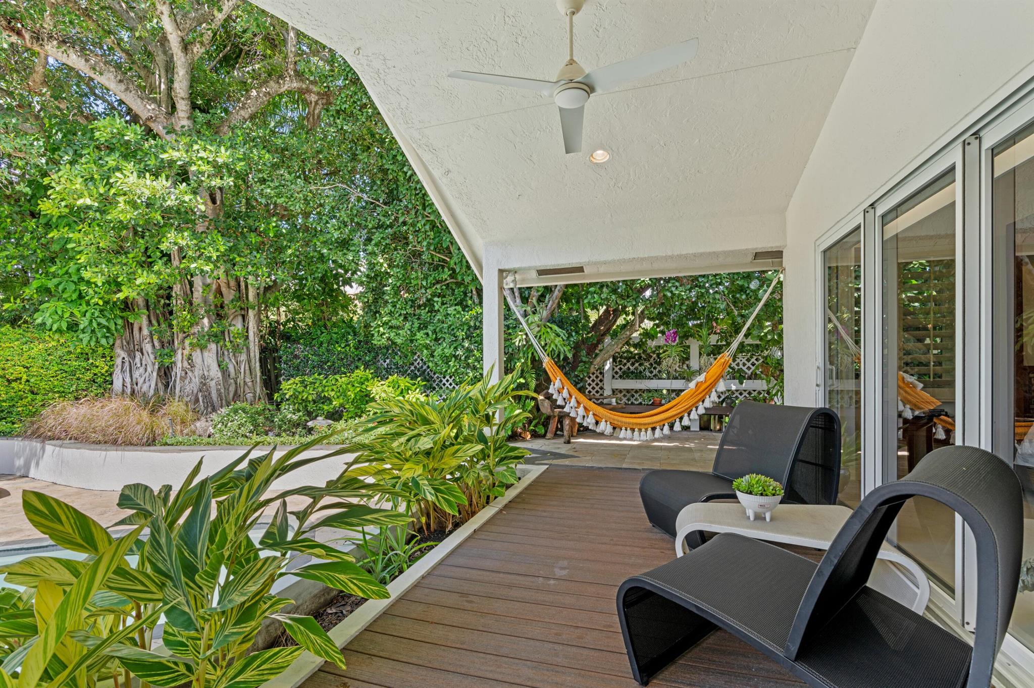 TROPICAL SHORES - Residential