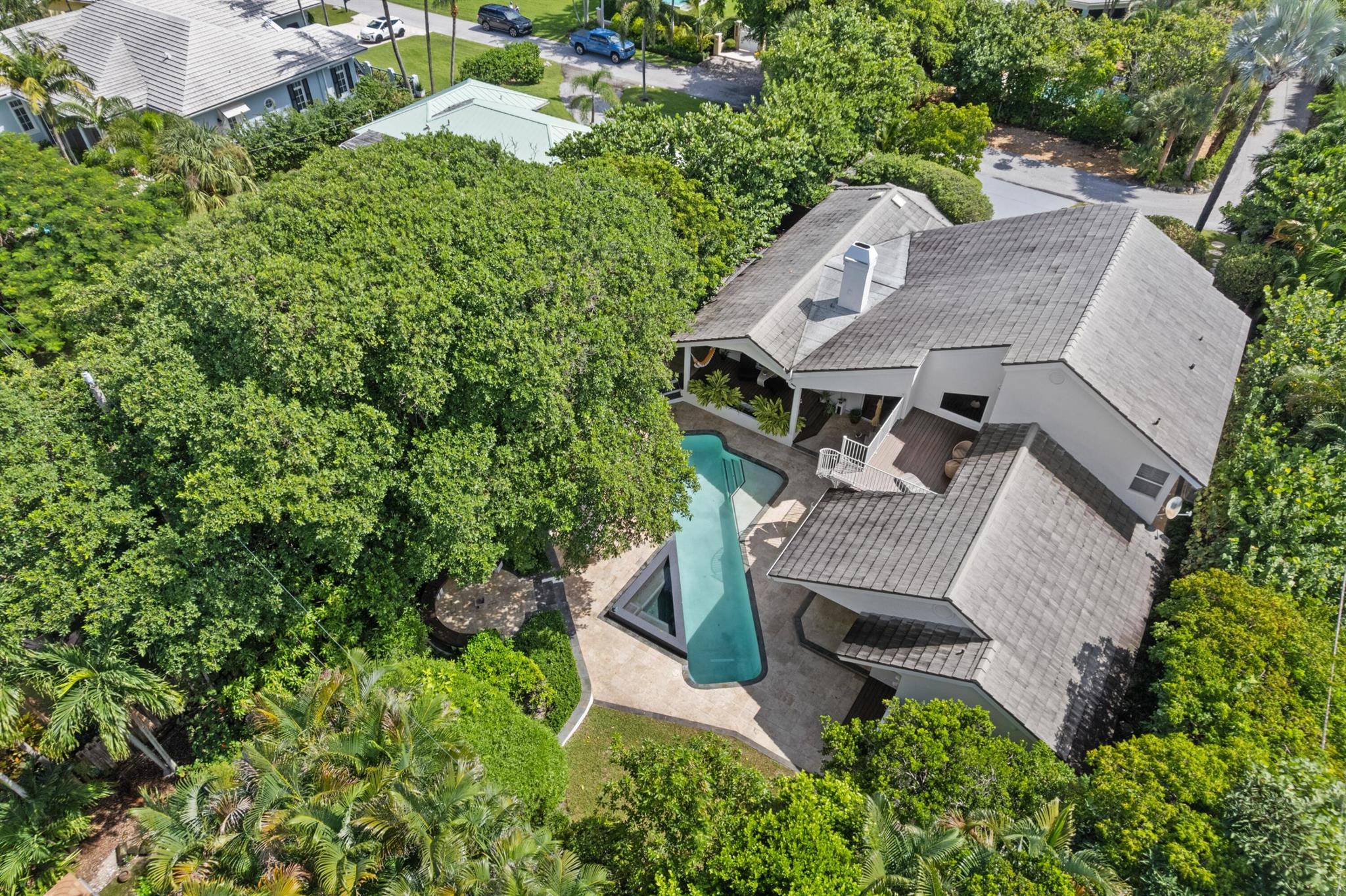 TROPICAL SHORES - Residential