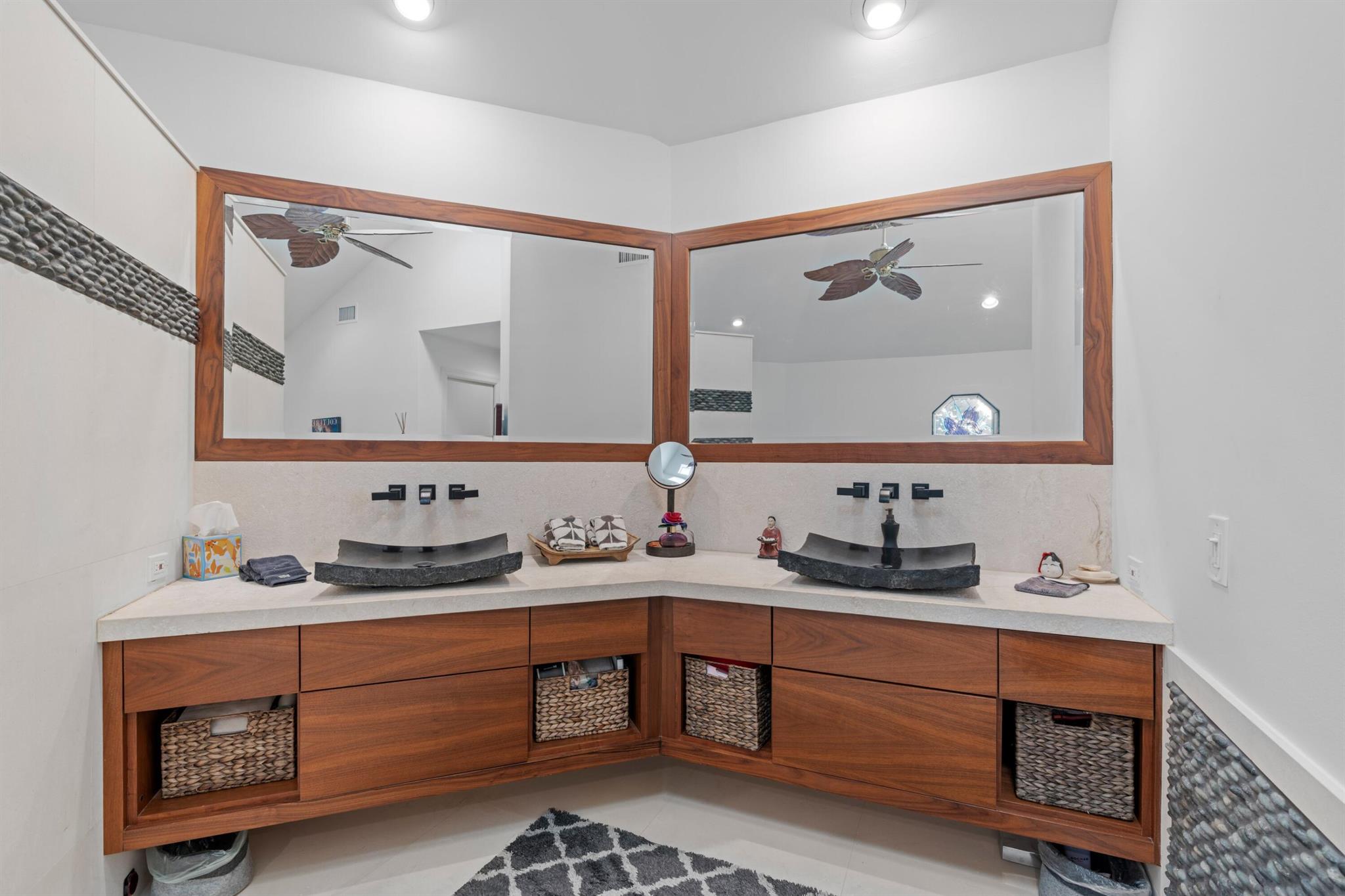 TROPICAL SHORES - Residential