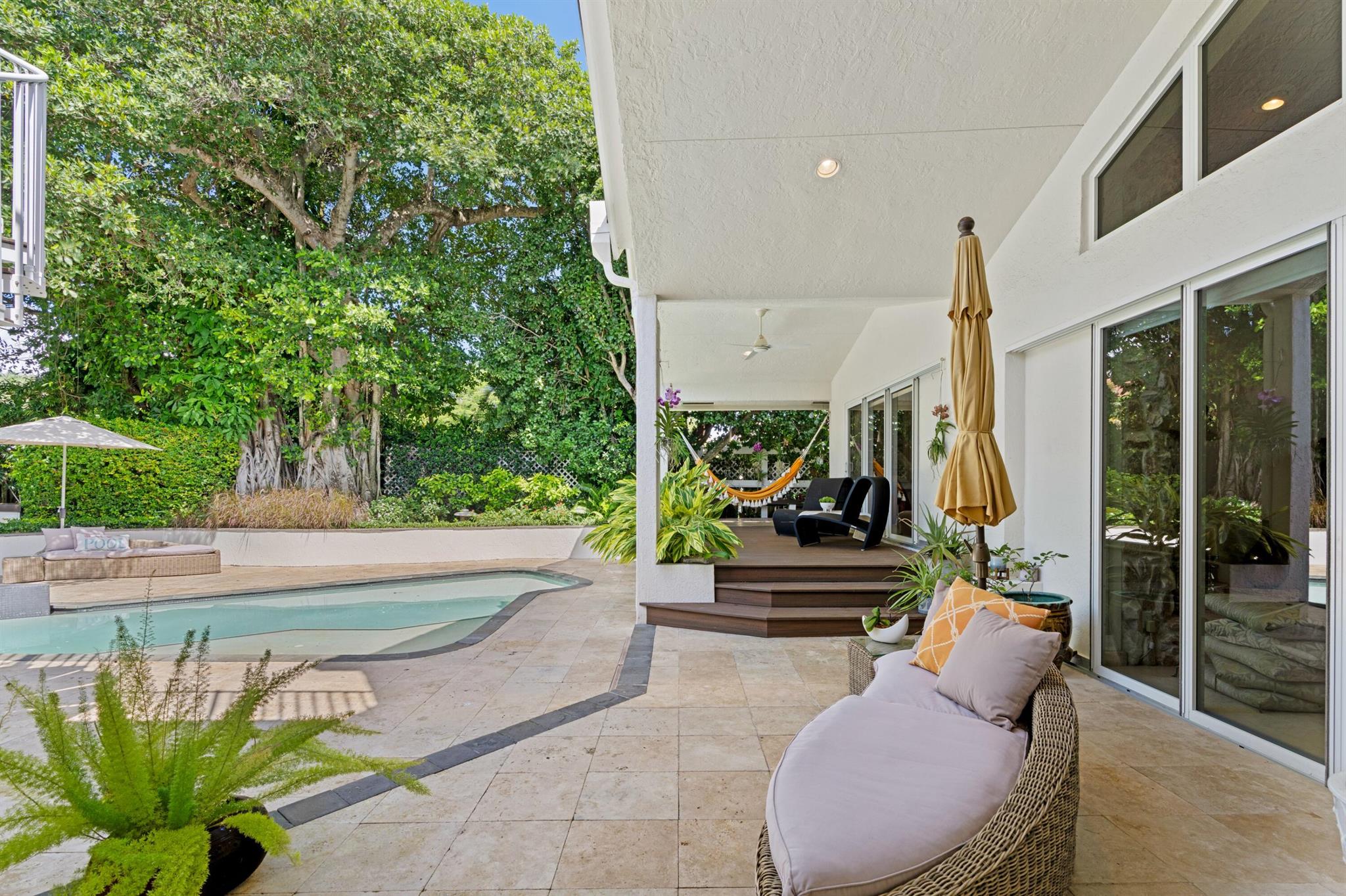 TROPICAL SHORES - Residential