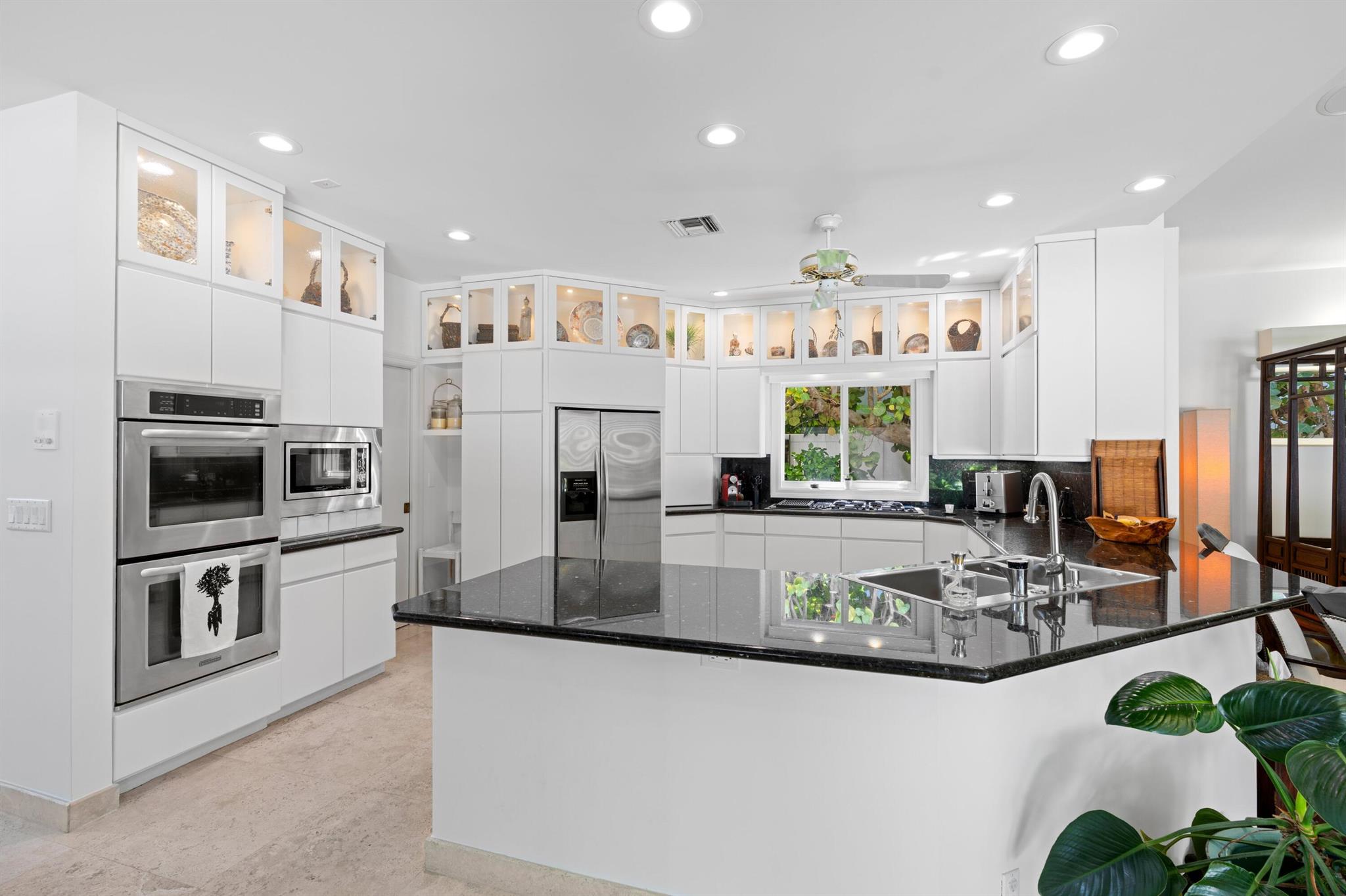 TROPICAL SHORES - Residential