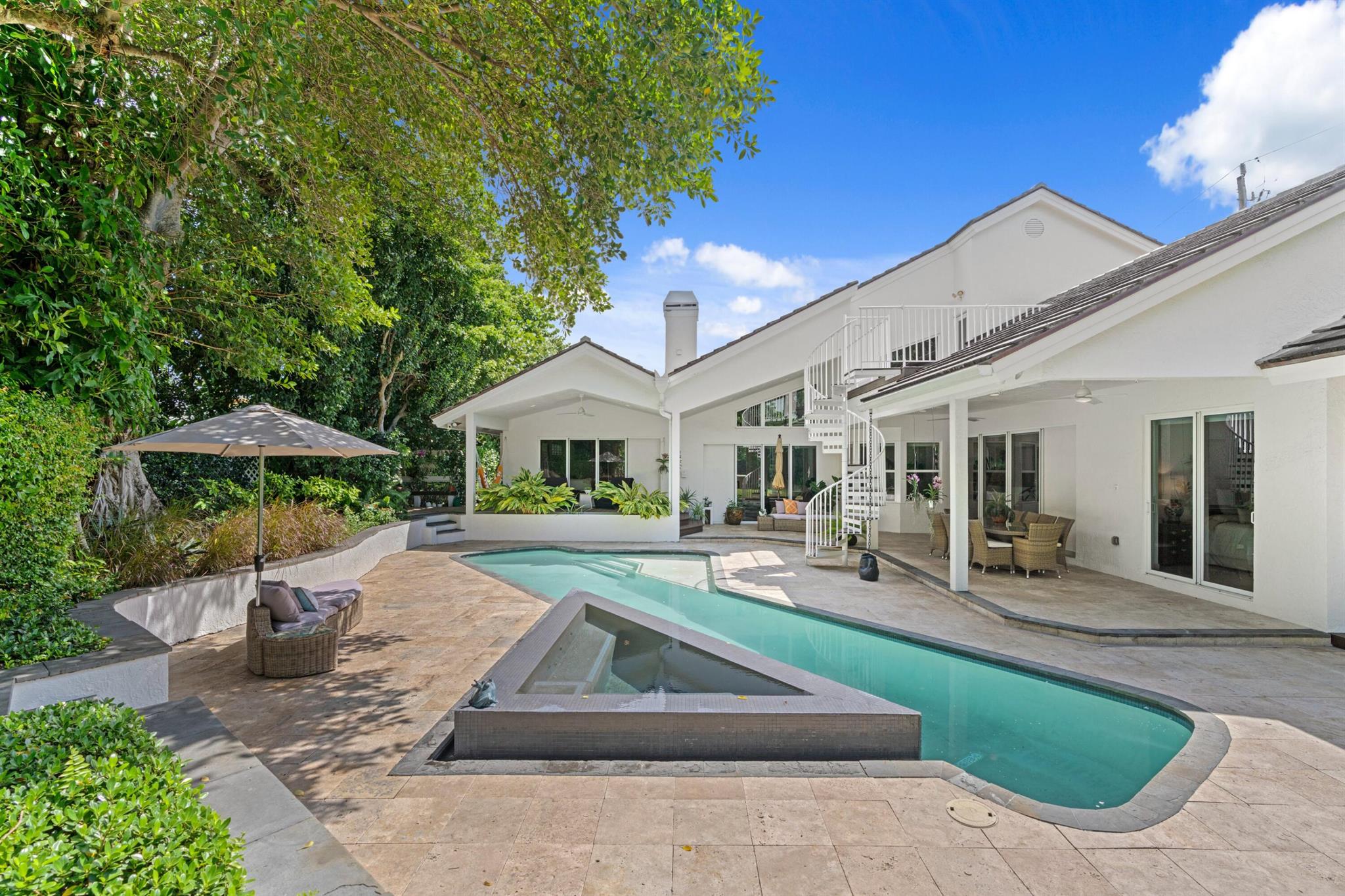 TROPICAL SHORES - Residential