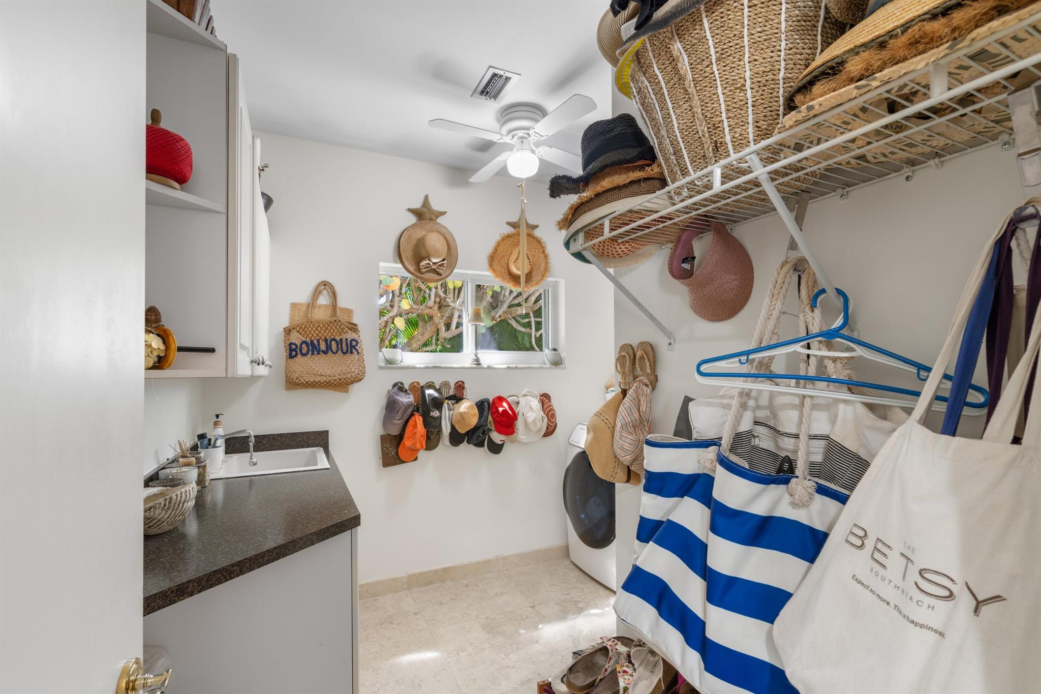 TROPICAL SHORES - Residential