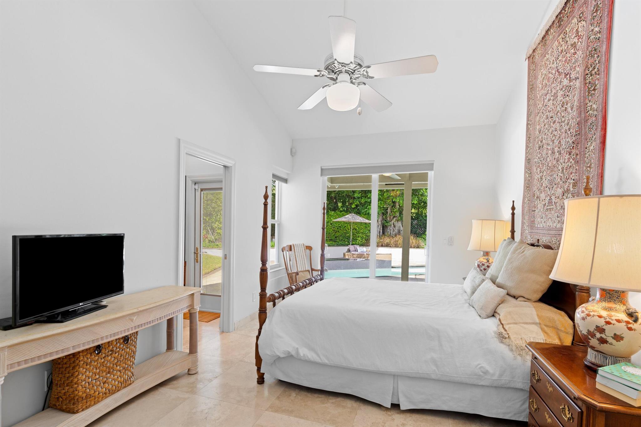 TROPICAL SHORES - Residential