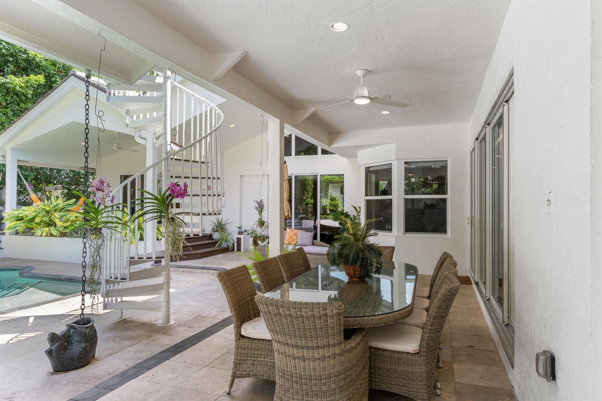 TROPICAL SHORES - Residential