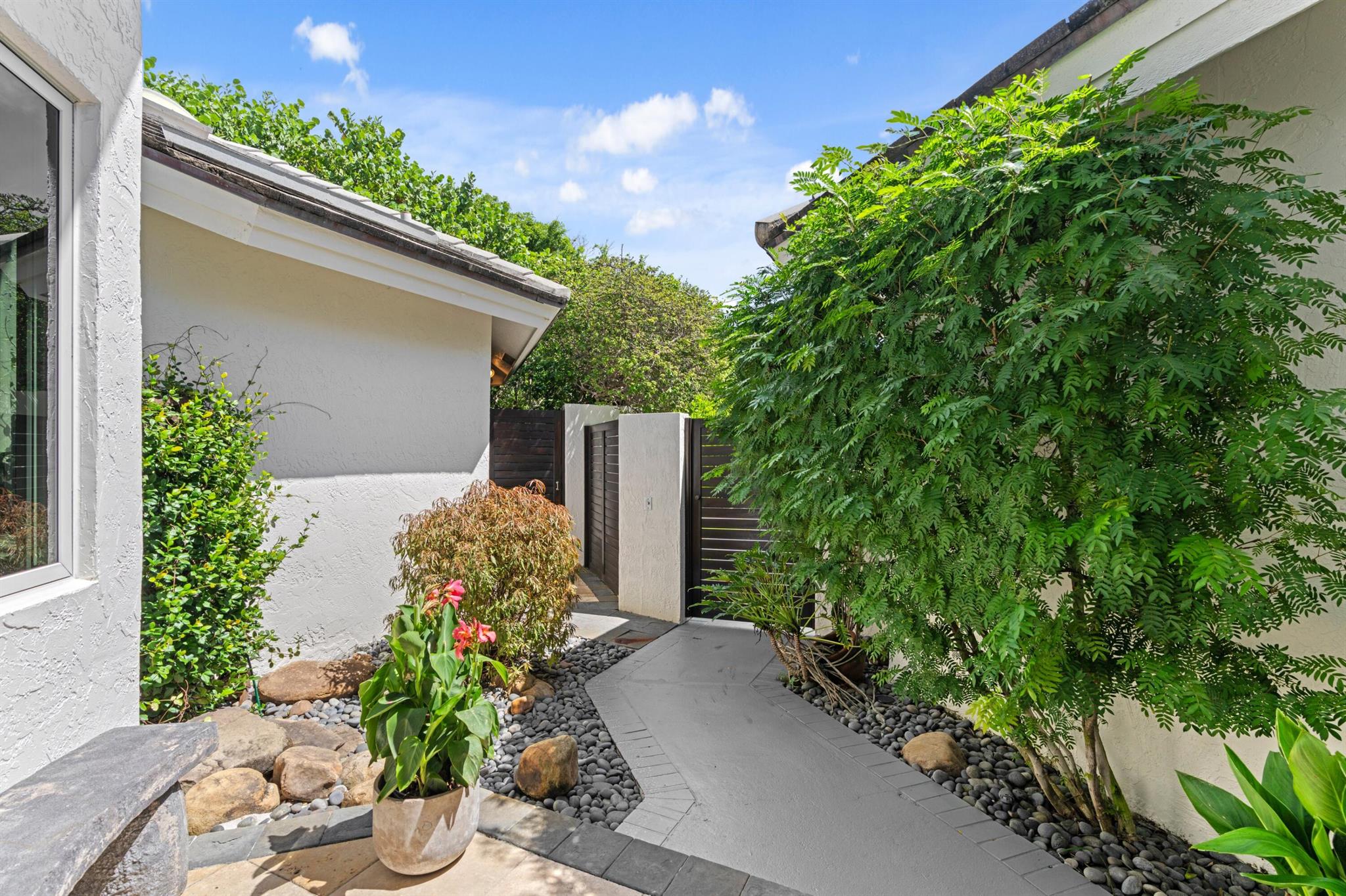 TROPICAL SHORES - Residential