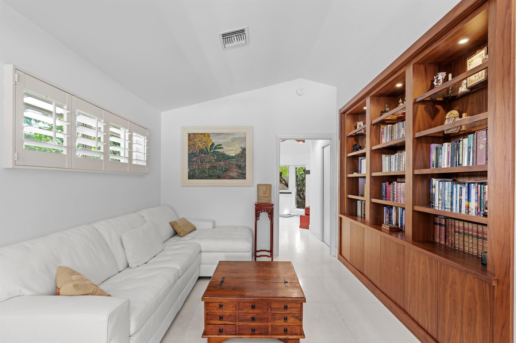 TROPICAL SHORES - Residential