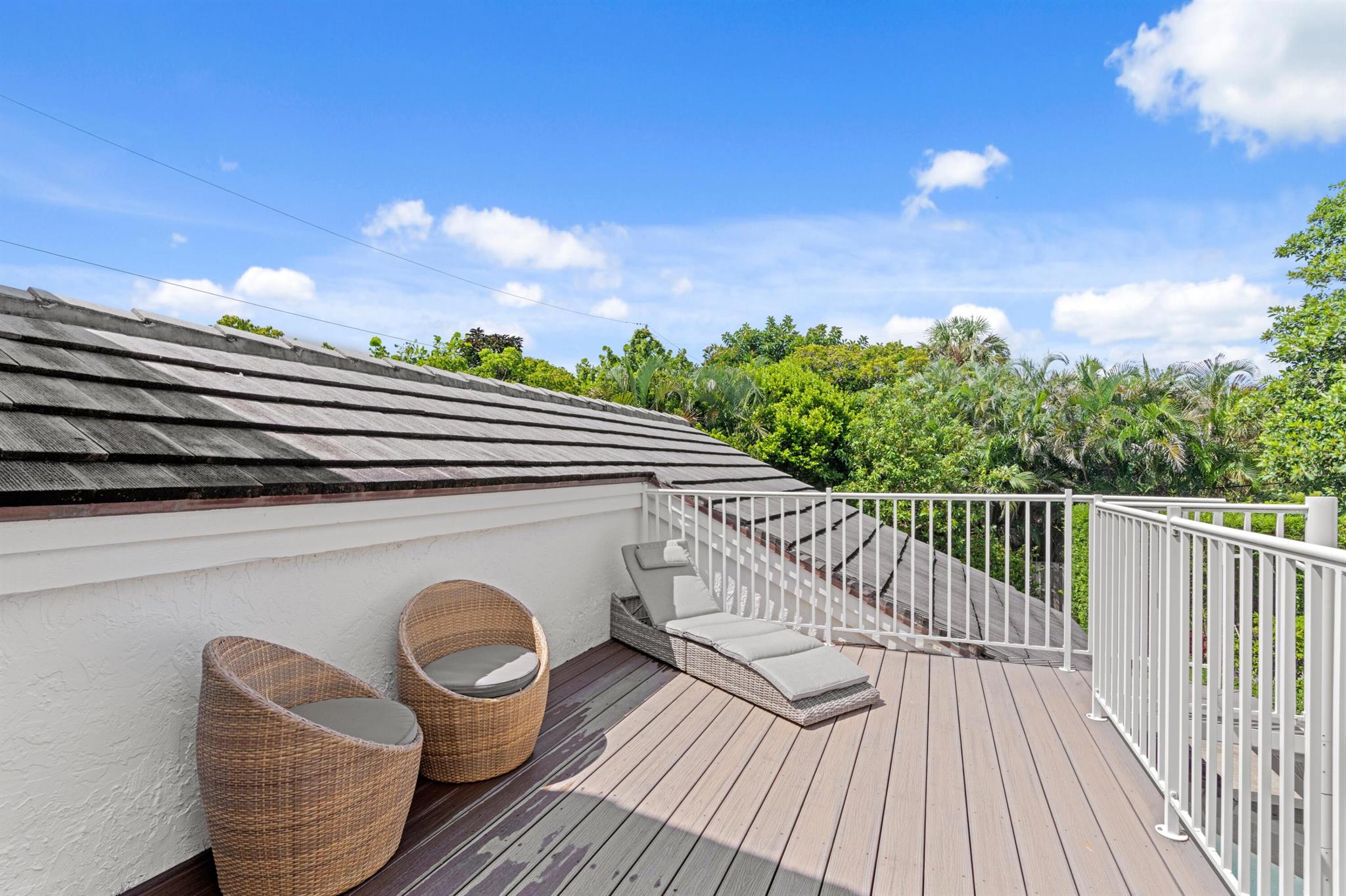 TROPICAL SHORES - Residential