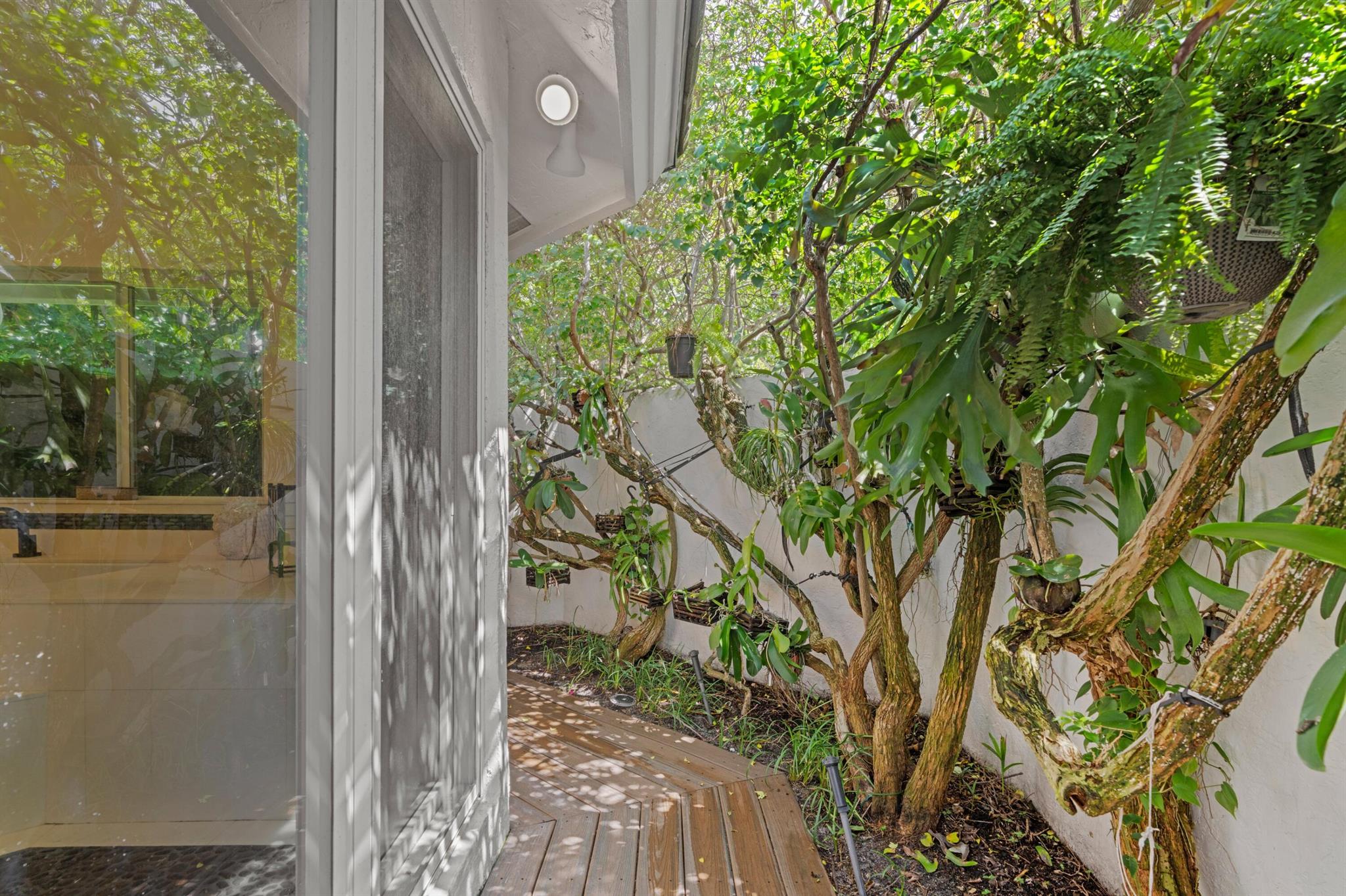 TROPICAL SHORES - Residential