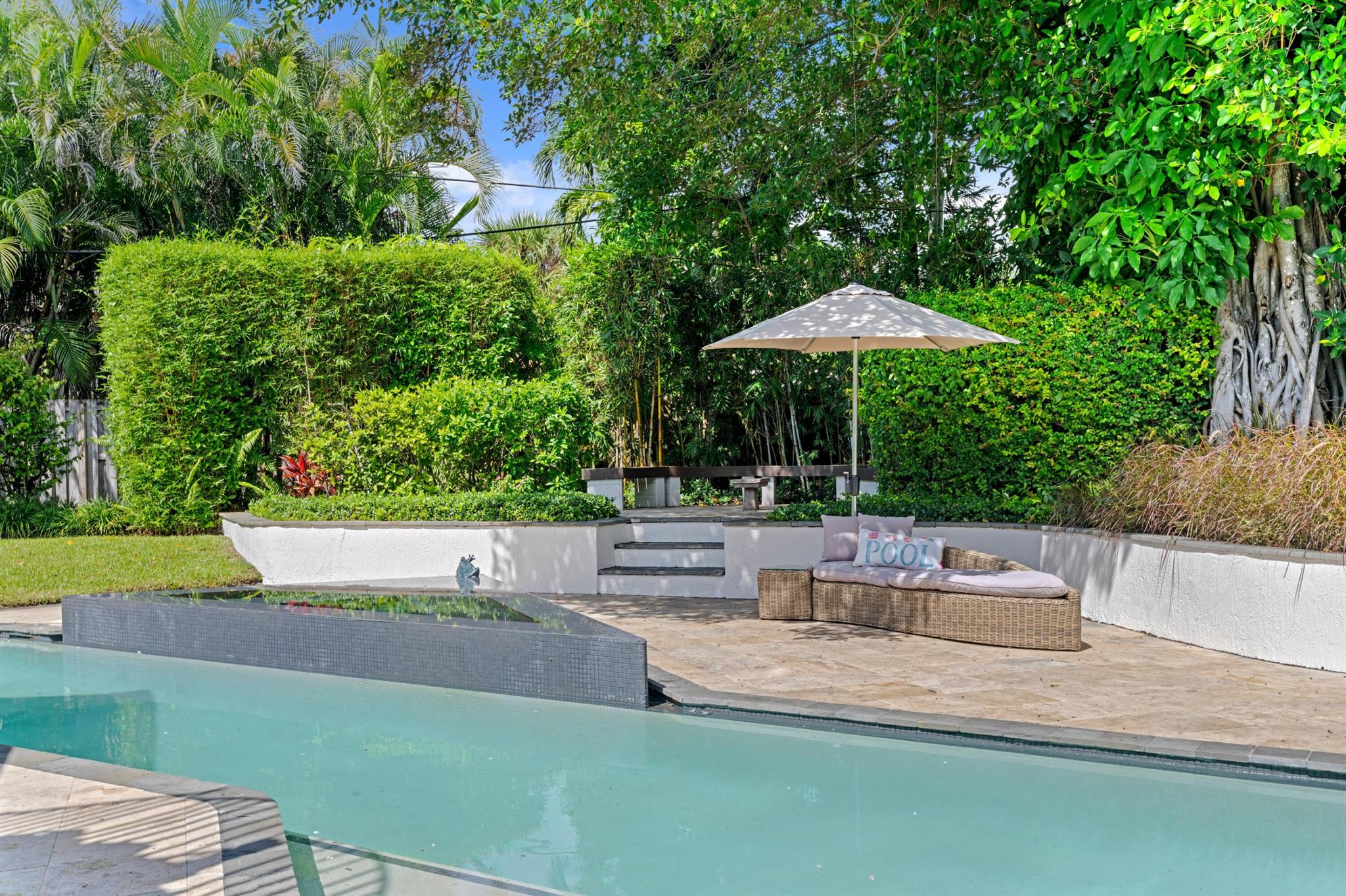 TROPICAL SHORES - Residential