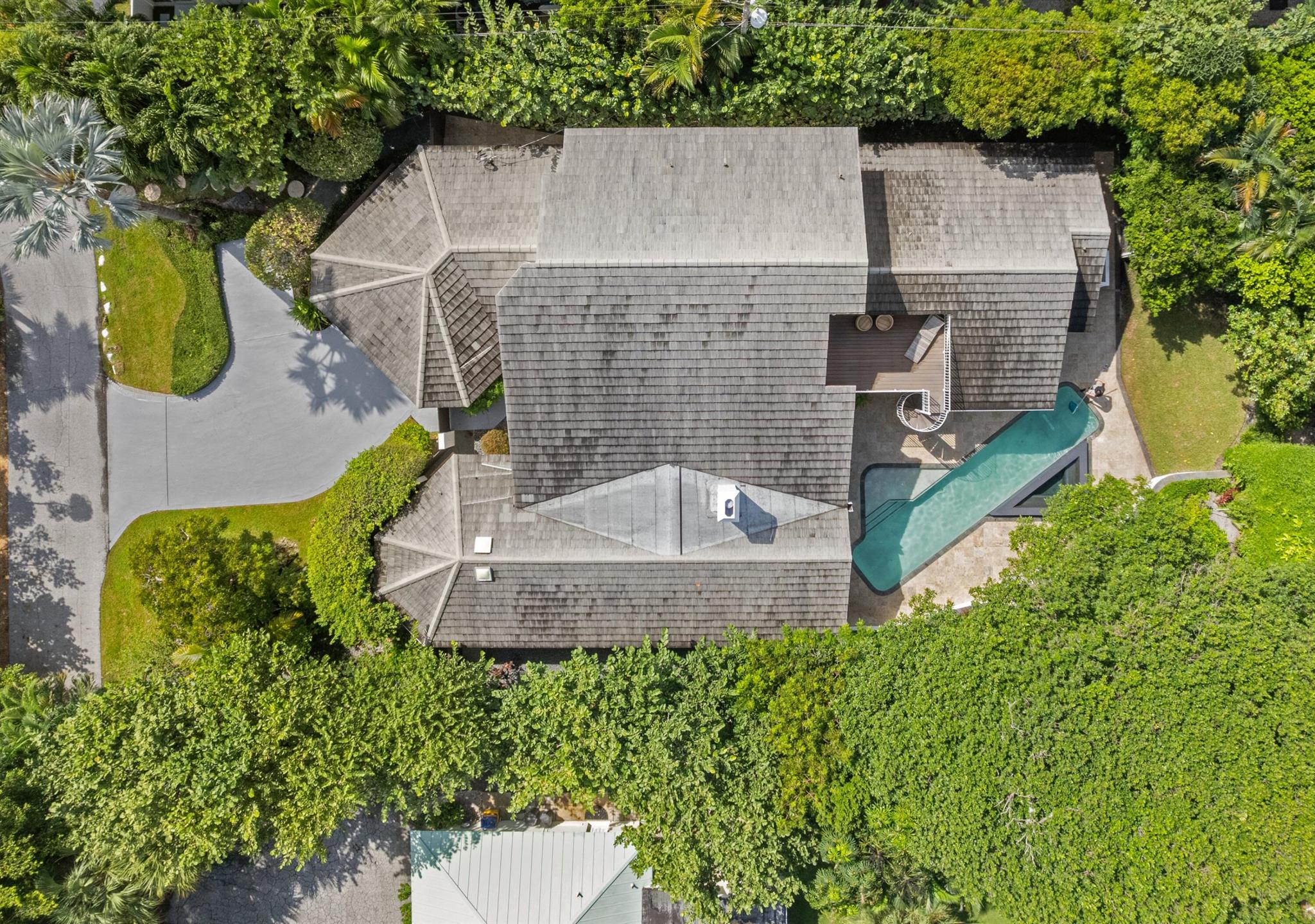 TROPICAL SHORES - Residential