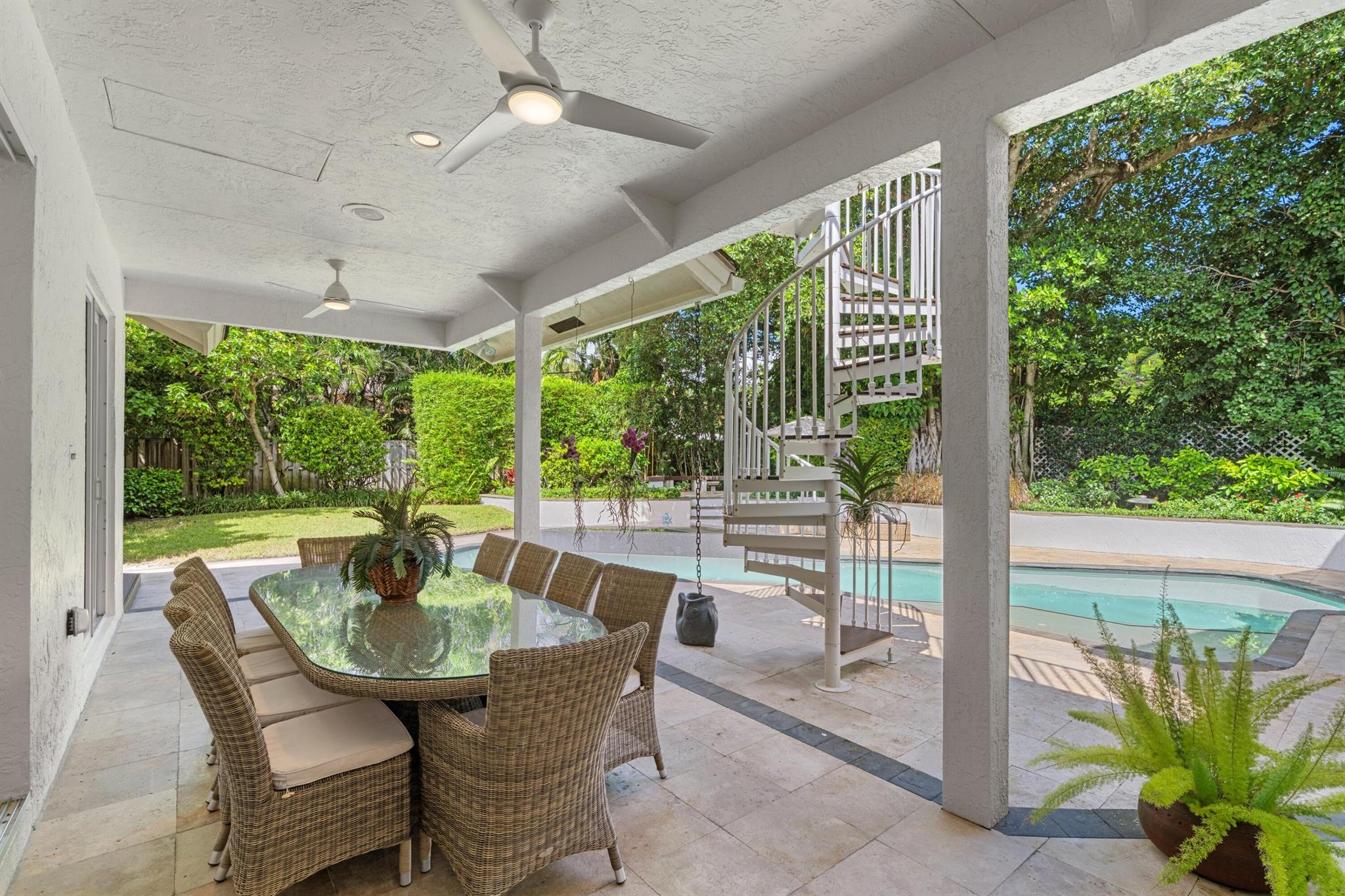 TROPICAL SHORES - Residential