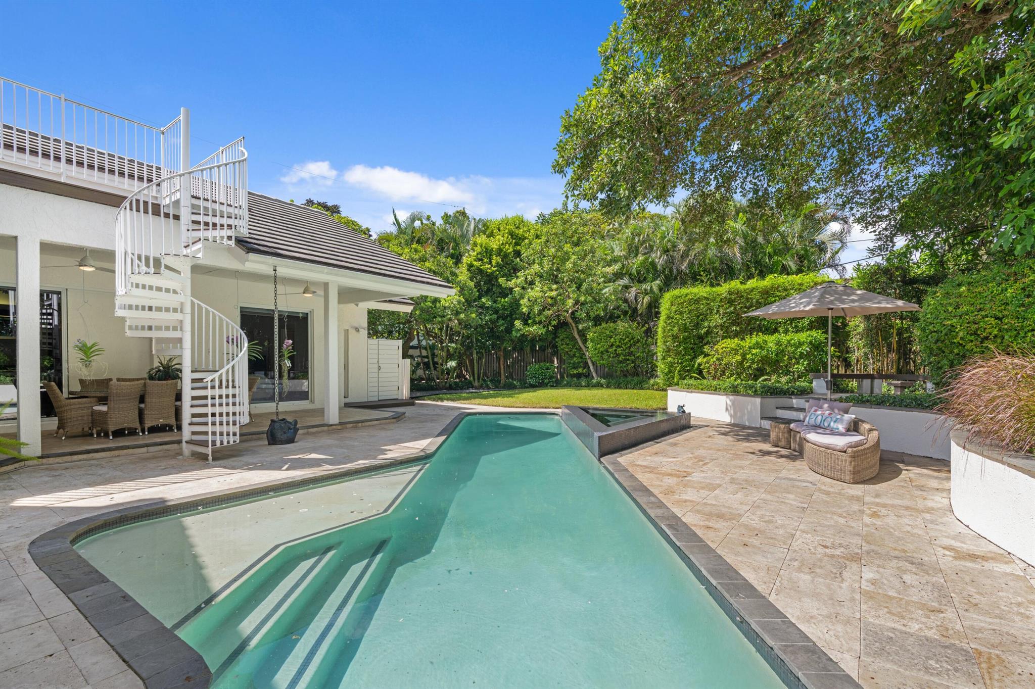 TROPICAL SHORES - Residential