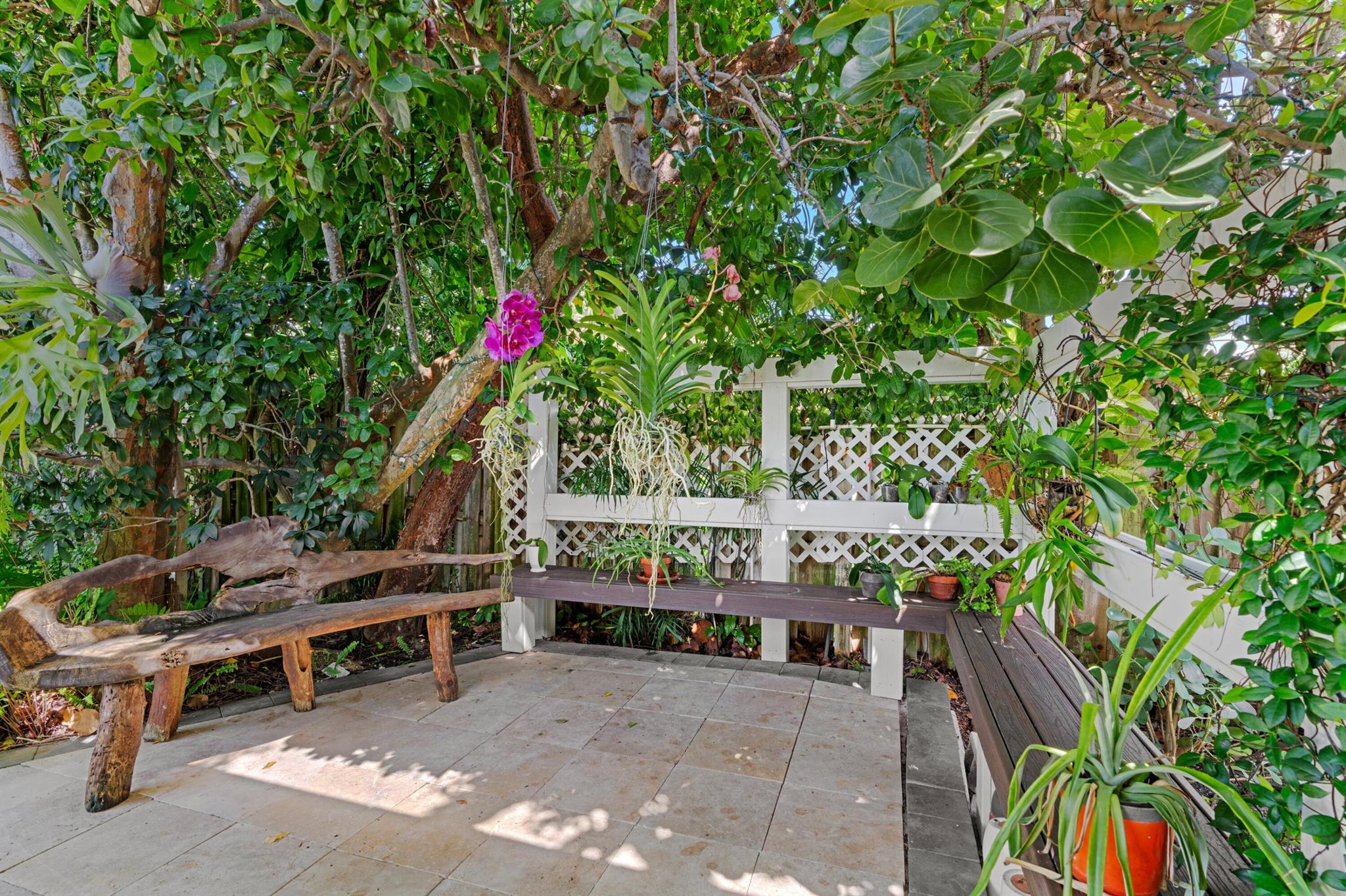 TROPICAL SHORES - Residential