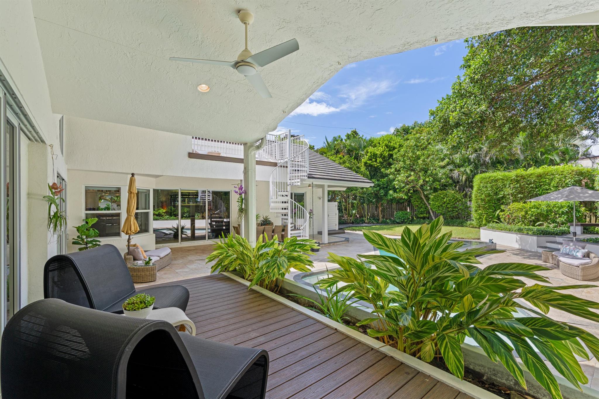 TROPICAL SHORES - Residential