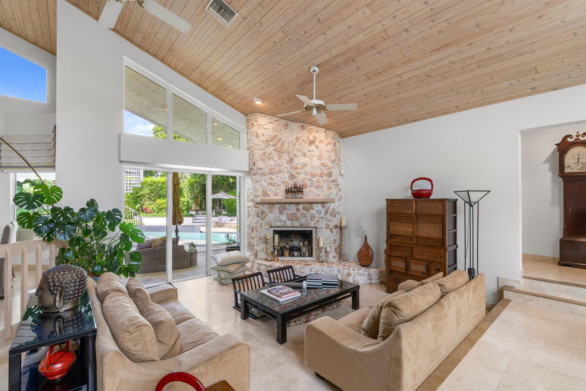 TROPICAL SHORES - Residential