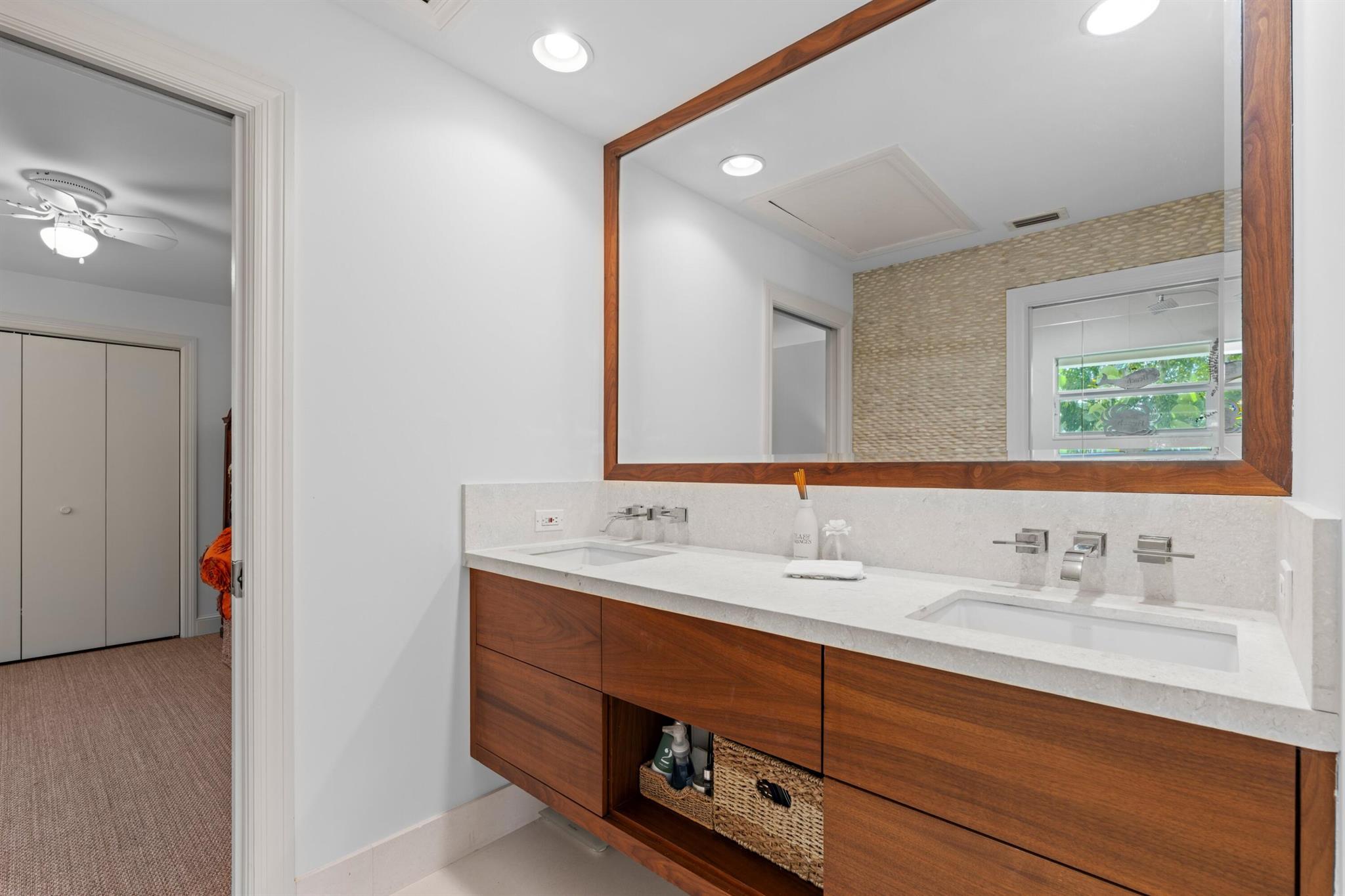 TROPICAL SHORES - Residential