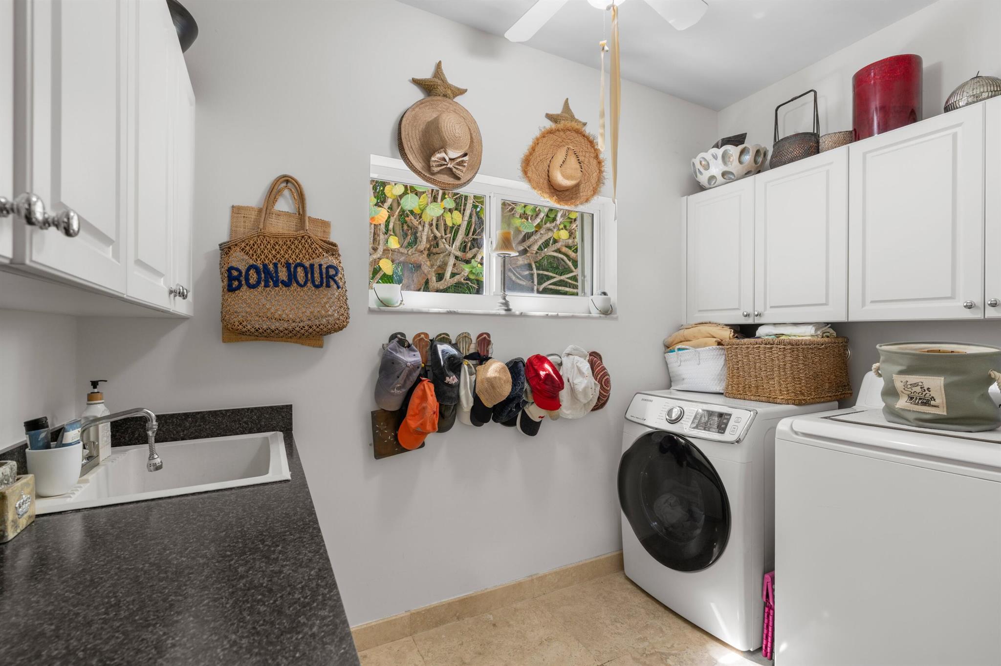 TROPICAL SHORES - Residential