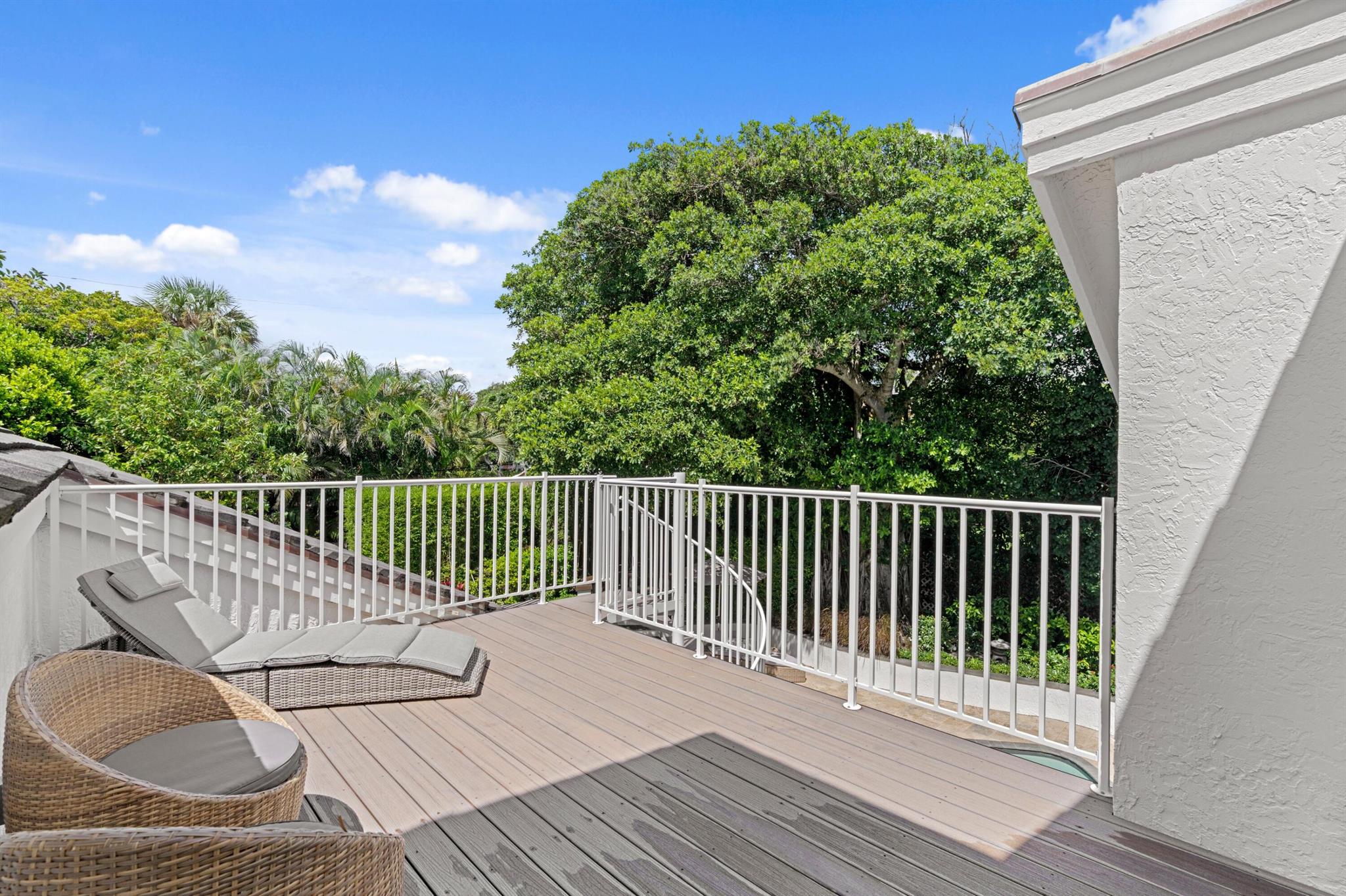 TROPICAL SHORES - Residential