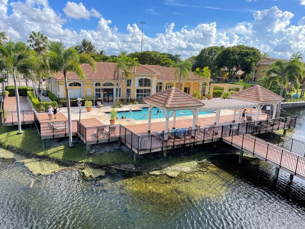 La Via - Residential