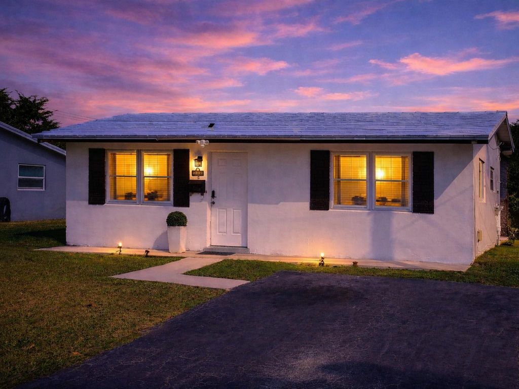 Photo of 4804 NW 27th Terrace, Fort Lauderdale, FL 33309 (MLS # F10535280)