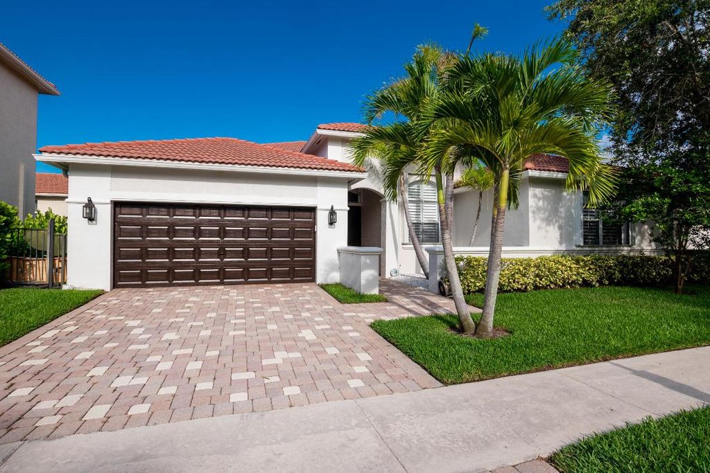 Photo of 216 Sedona Way, Palm Beach Gardens, FL 33418 (MLS # R10906185)