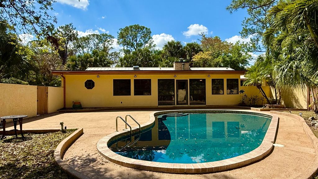 Photo of 12143 174th Pl Pl N, Jupiter, FL 33478 (MLS # B26007361)