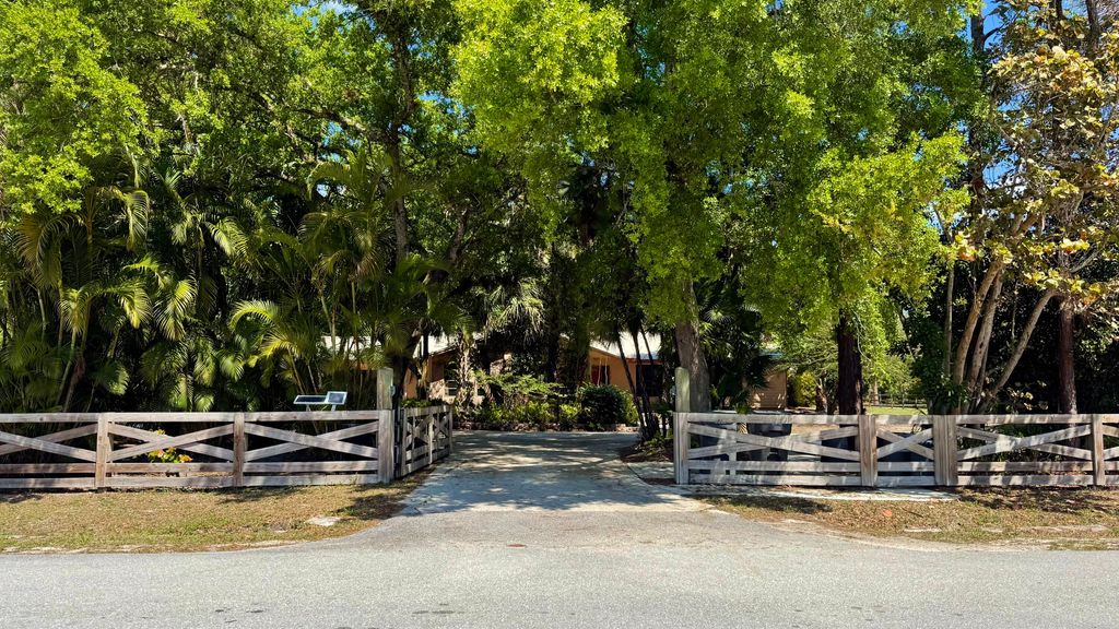 Photo of 12143 174th Pl Pl N, Jupiter, FL 33478 (MLS # B26007361)