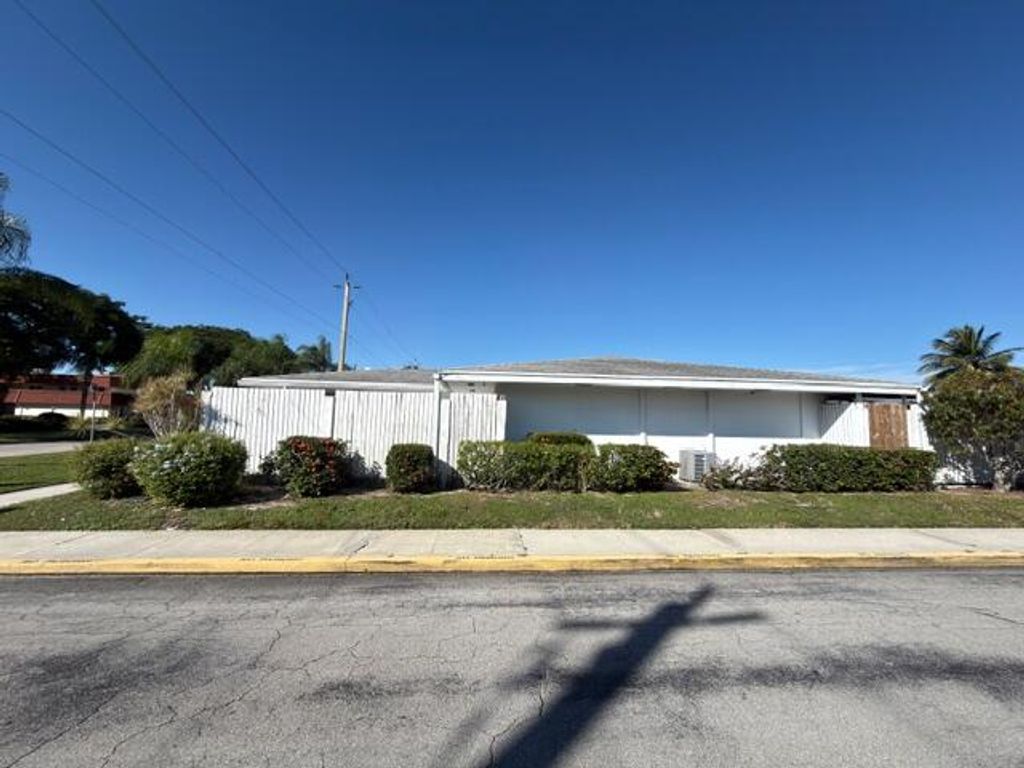 Photo of 96 East Court, Royal Palm Beach, FL 33411 (MLS # R11136587)