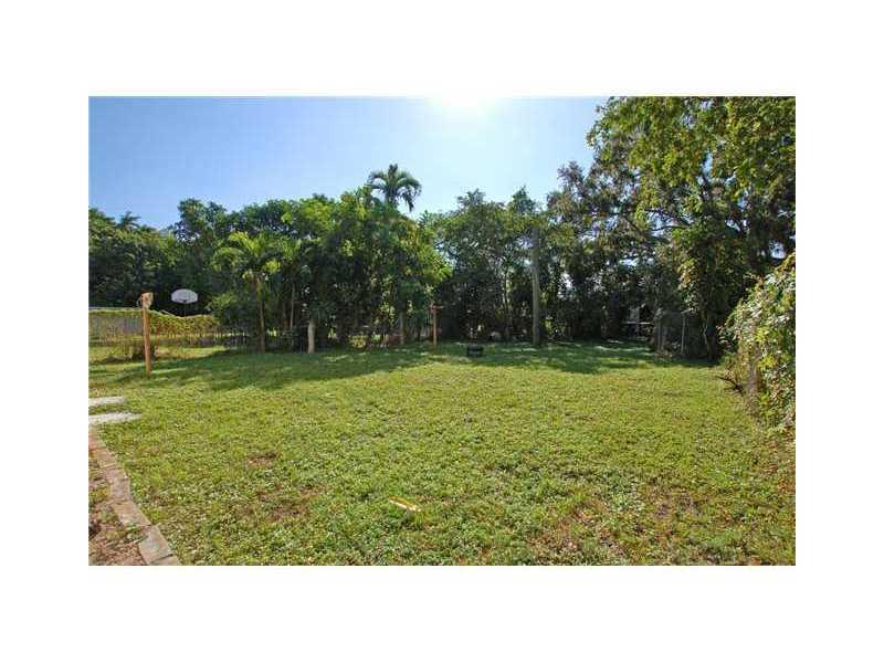 HOLLYWOOD TERRACE - Residential Lease