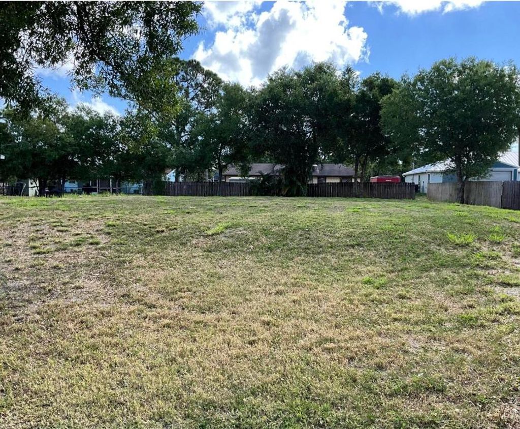 Photo of 5700 Raintree Trail, Fort Pierce, FL 34982 (MLS # R11008372)