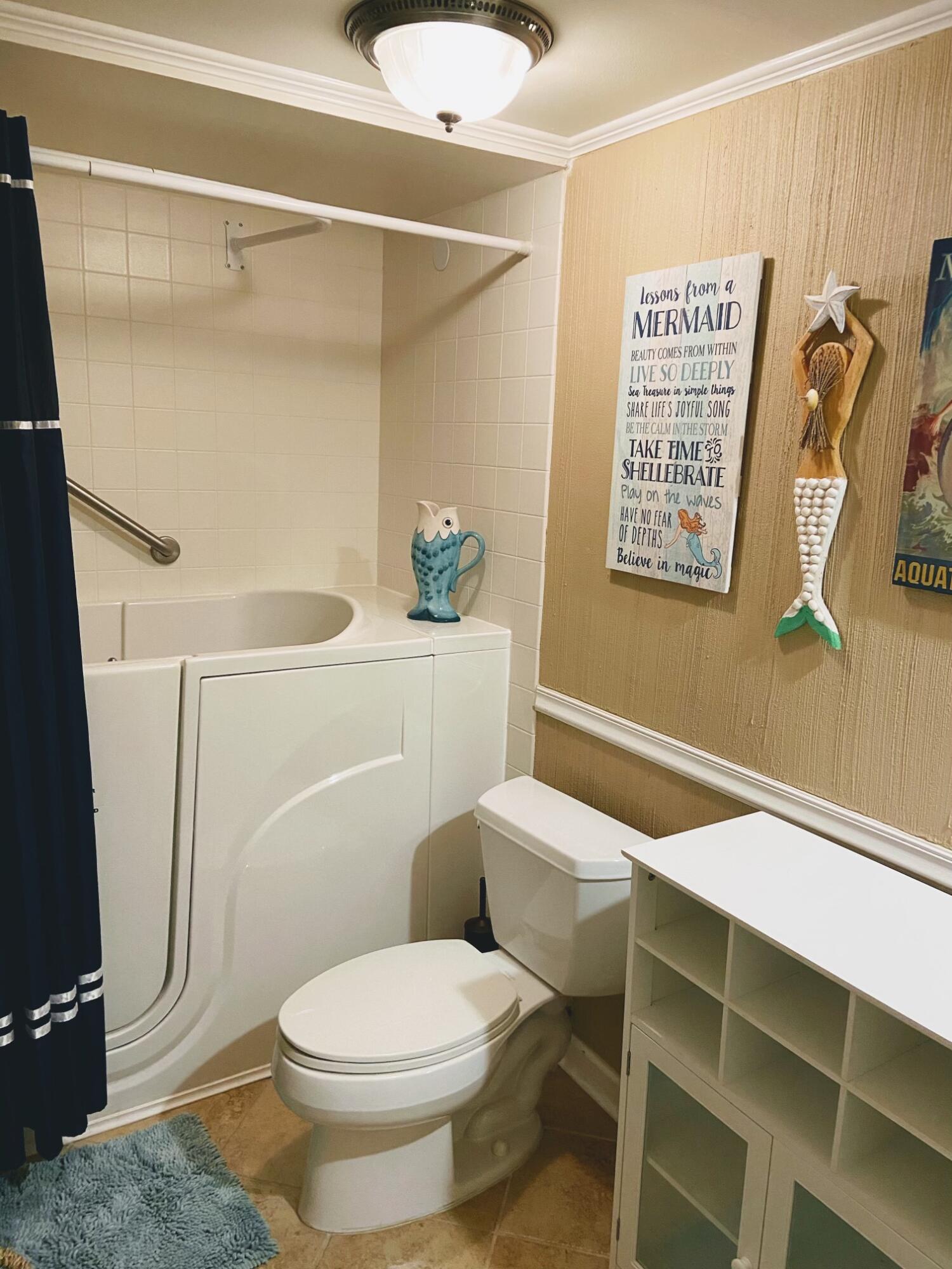 GARDEN LAKES AND GARDEN SQUARE SHOPS - Residential