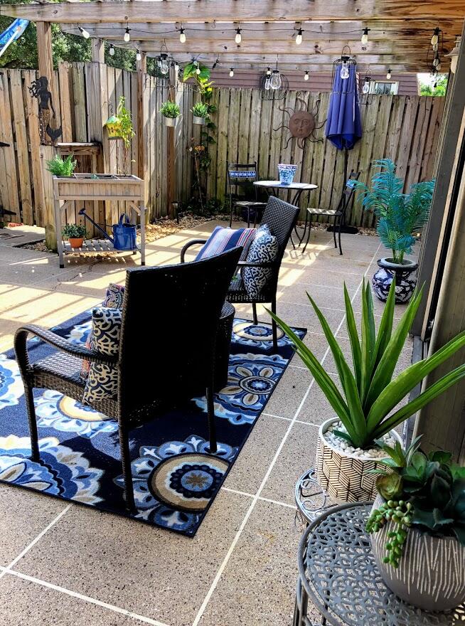 GARDEN LAKES AND GARDEN SQUARE SHOPS - Residential