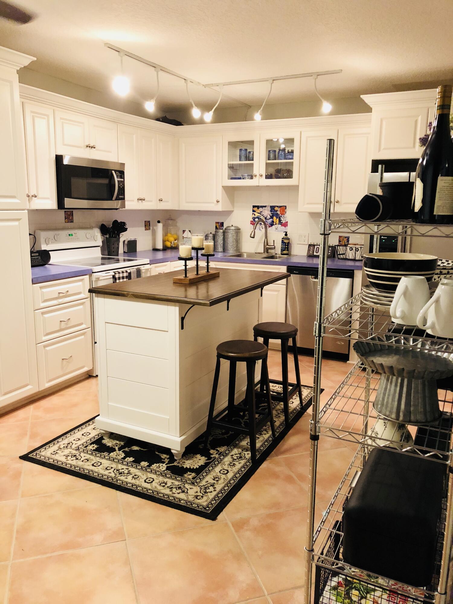 GARDEN LAKES AND GARDEN SQUARE SHOPS - Residential