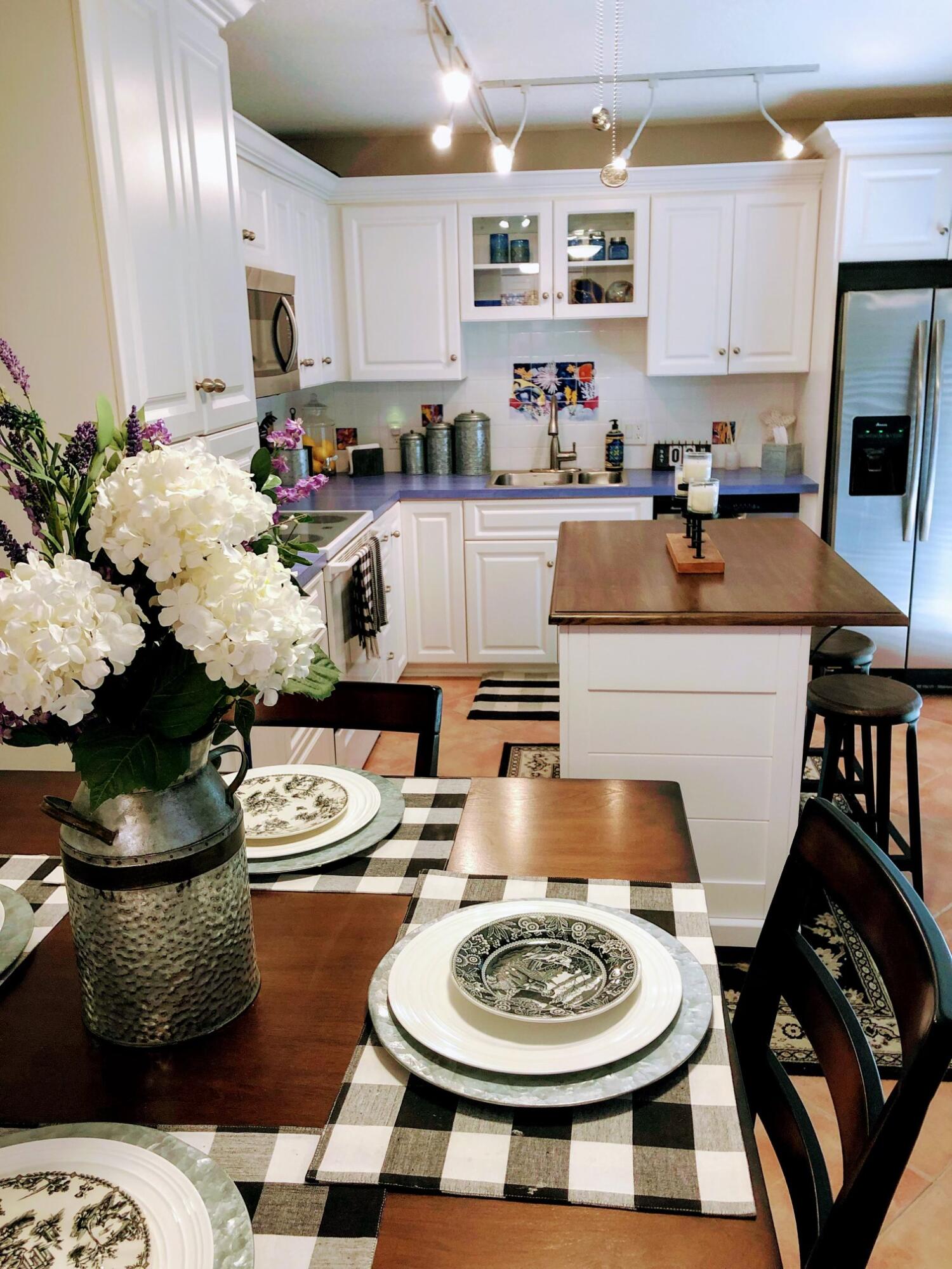 GARDEN LAKES AND GARDEN SQUARE SHOPS - Residential