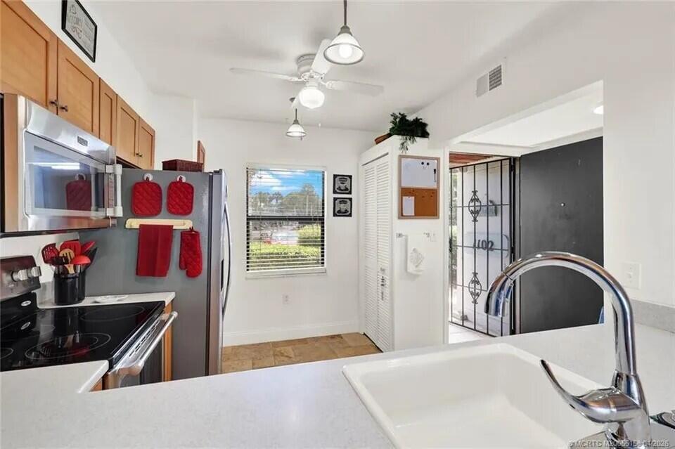 CIRCLE BAY YACHT CLUB CONDO - Residential