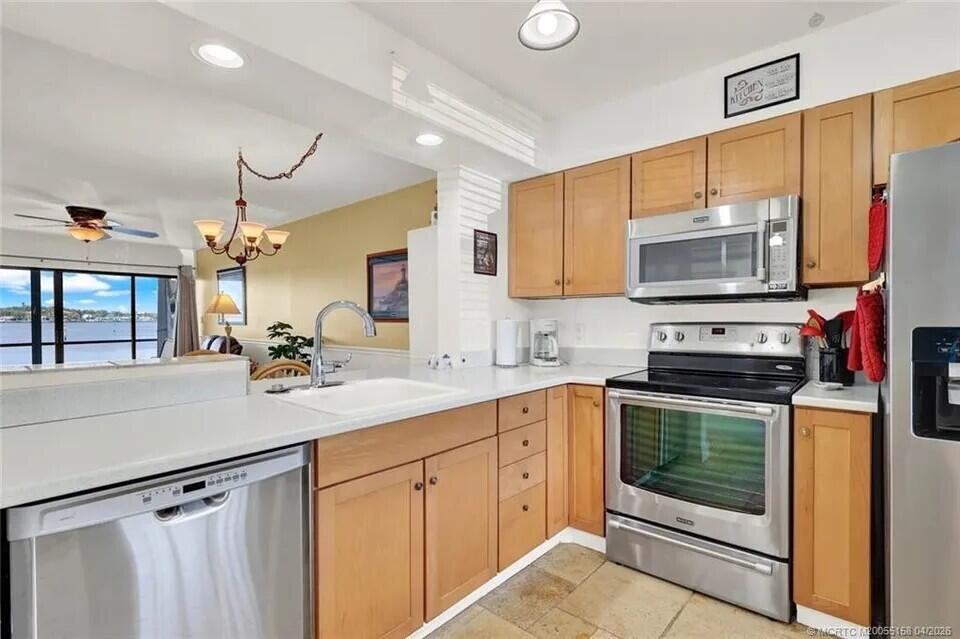 CIRCLE BAY YACHT CLUB CONDO - Residential