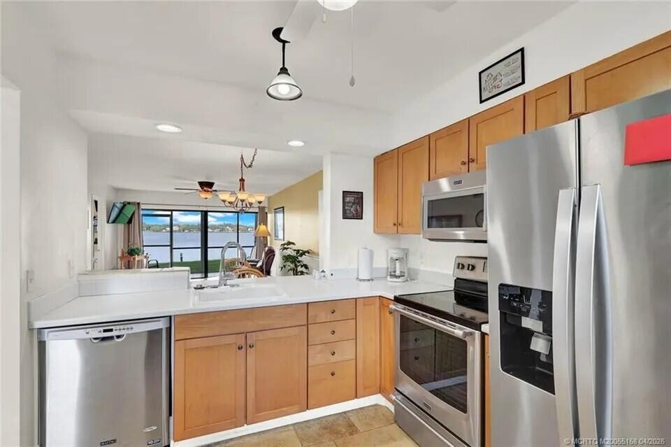 CIRCLE BAY YACHT CLUB CONDO - Residential