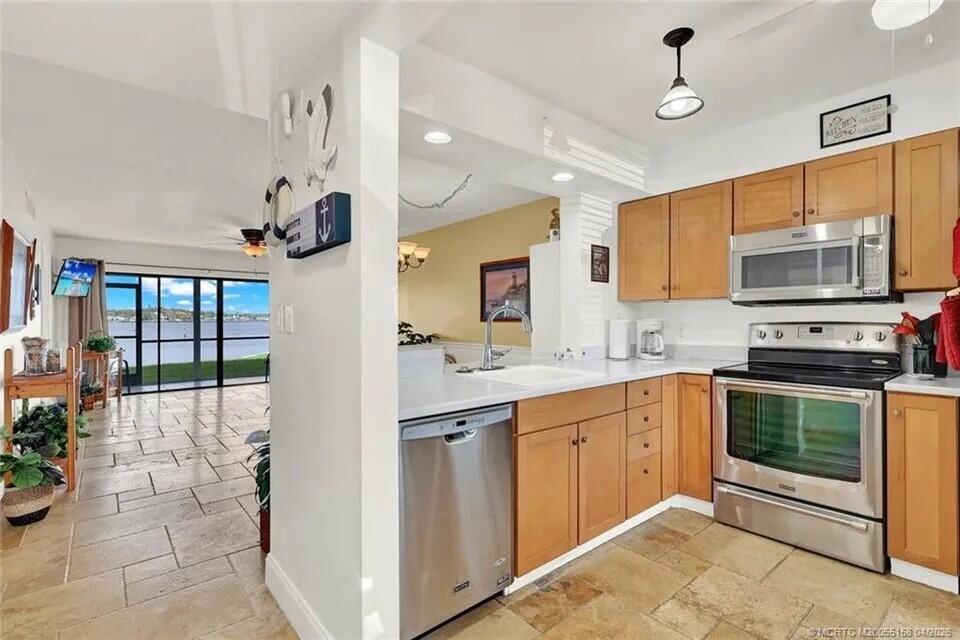 CIRCLE BAY YACHT CLUB CONDO - Residential