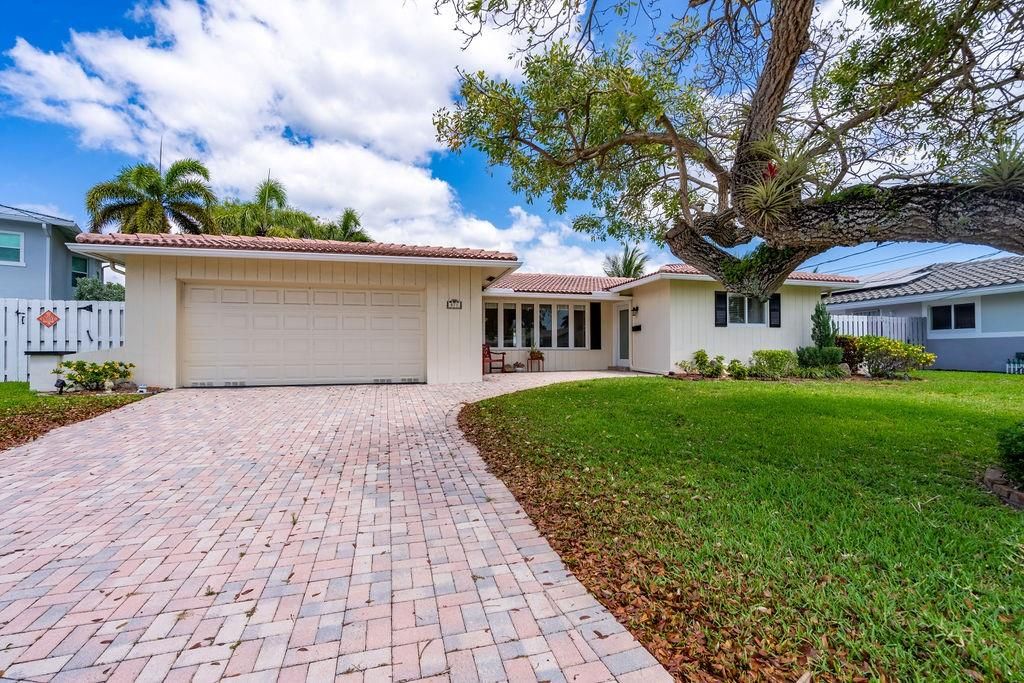 Photo of 571 SE 12th St, Pompano Beach, FL 33060 (MLS # F10532201)