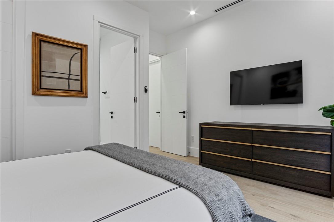 Victoria Courts 9-49 B - Residential