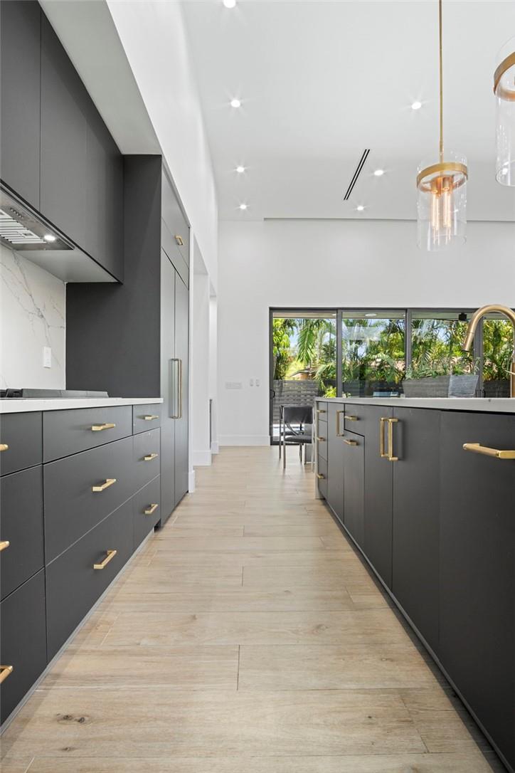 Victoria Courts 9-49 B - Residential