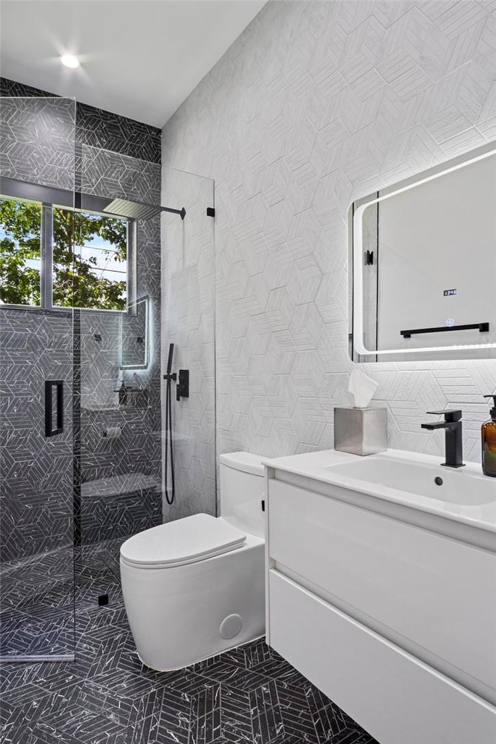 Victoria Courts 9-49 B - Residential