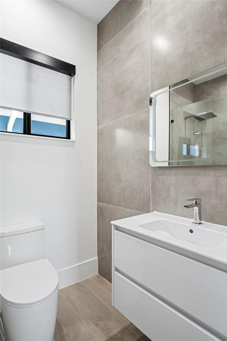 Victoria Courts 9-49 B - Residential