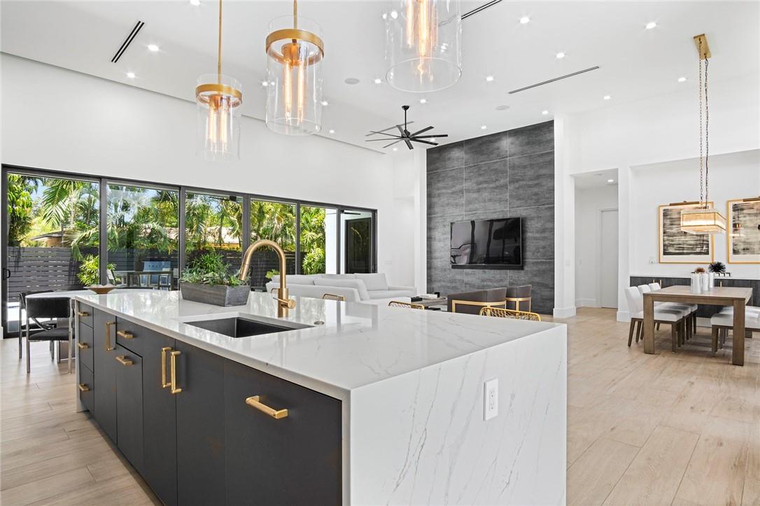 Victoria Courts 9-49 B - Residential