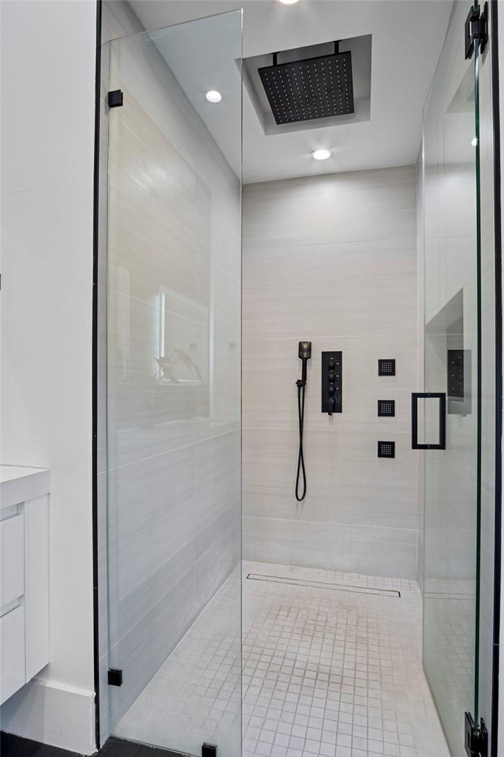 Victoria Courts 9-49 B - Residential