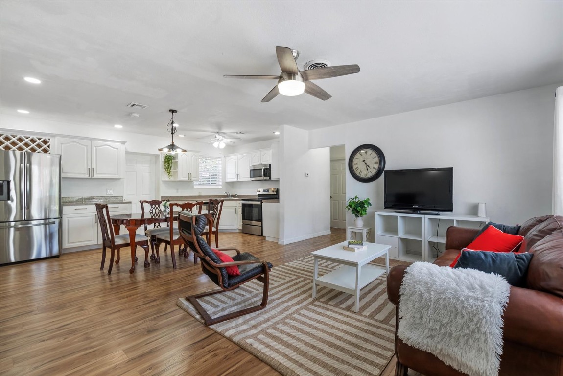 IMPERIAL POINT - Residential