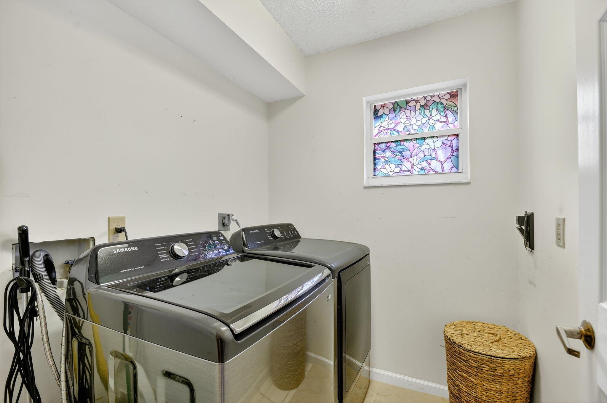 SUGAR POND MANOR OF WELLI - Residential