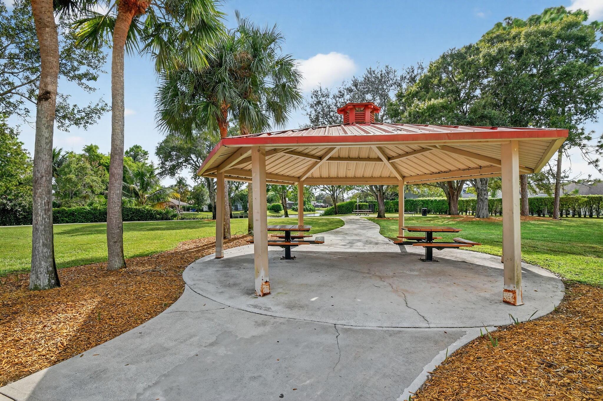 SUGAR POND MANOR OF WELLI - Residential