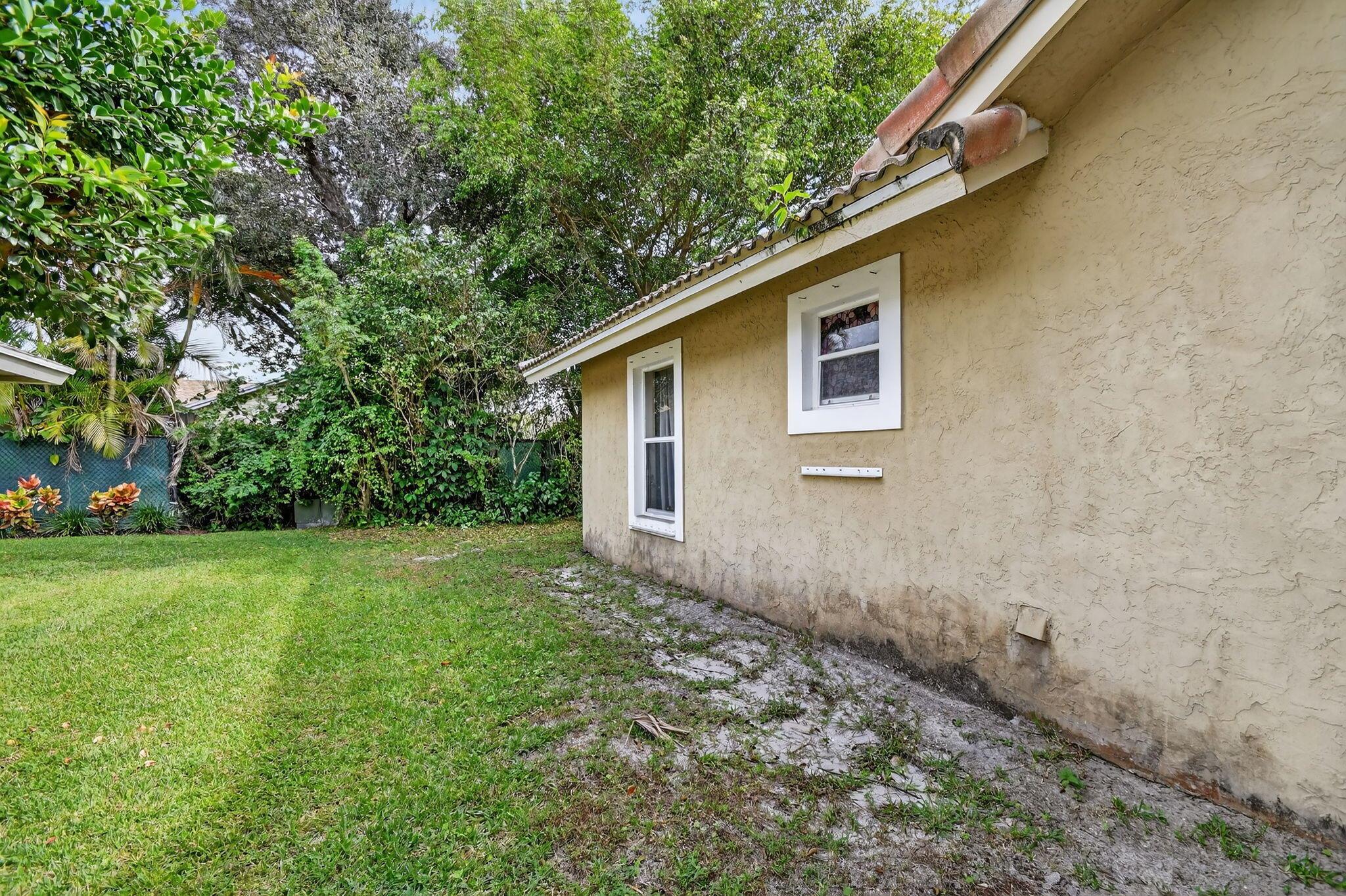 SUGAR POND MANOR OF WELLI - Residential